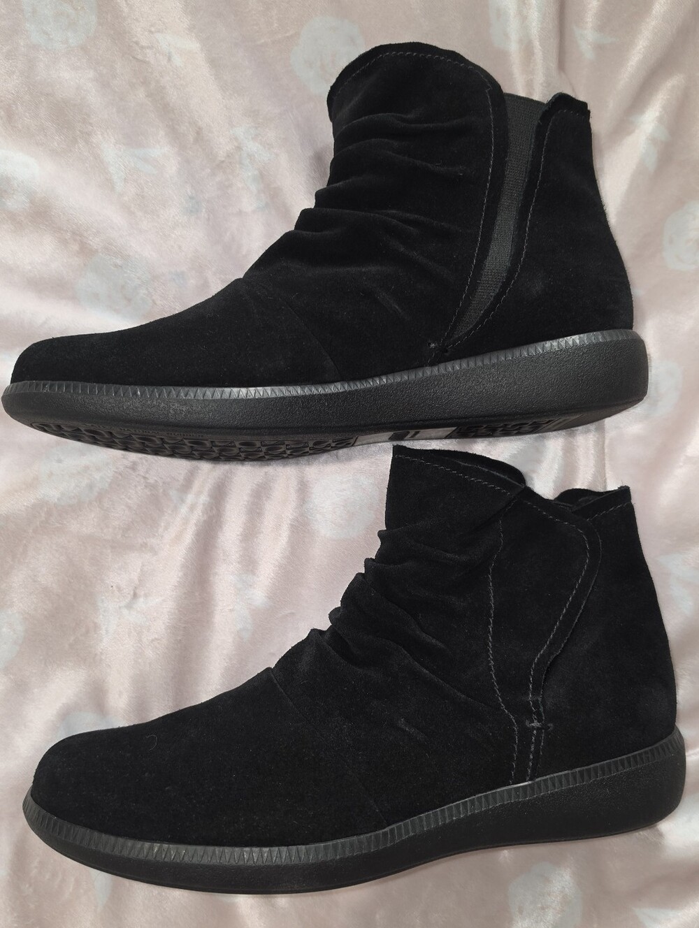 Munro Black Suede Ruched Ankle Booties Size 9M